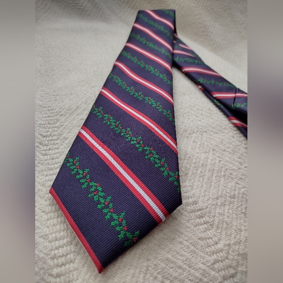 NWT Holiday Tie 'Holly Stripe' Navy 410, Brand New Club Room, Great Gift! - Picture 1 of 7